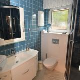 Badezimmer mit Dusche